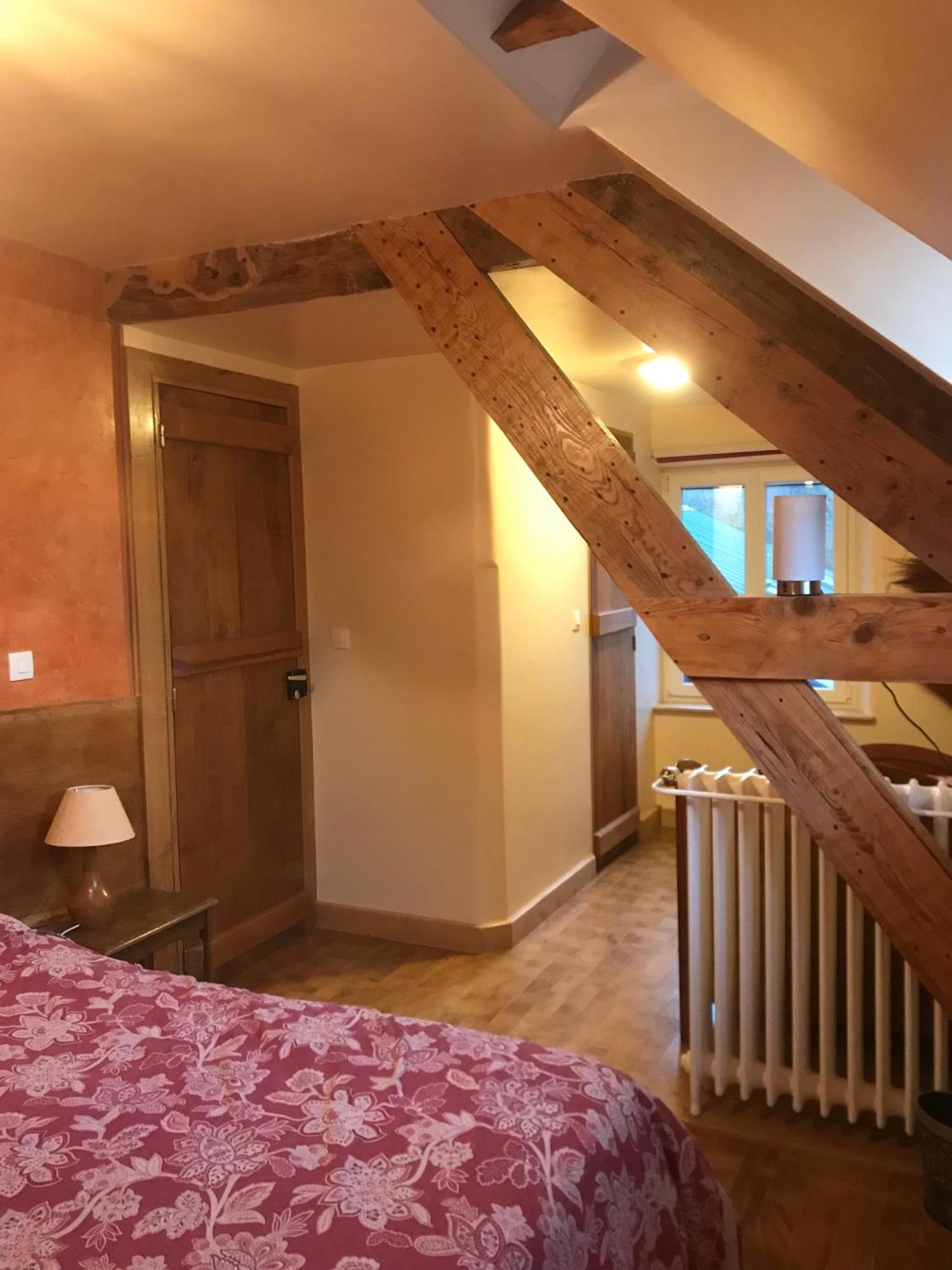 Saint-Symphorien-des-Monts La Nesliere Chambres D'Hotes Bio المظهر الخارجي الصورة