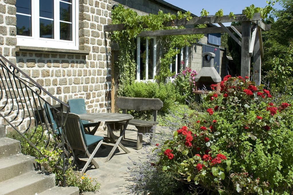 Saint-Symphorien-des-Monts La Nesliere Chambres D'Hotes Bio المظهر الخارجي الصورة