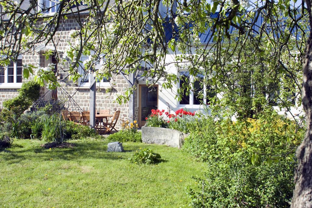 Saint-Symphorien-des-Monts La Nesliere Chambres D'Hotes Bio المظهر الخارجي الصورة