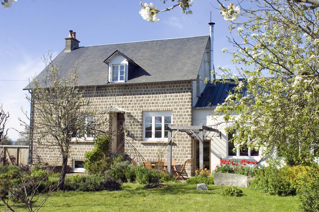 Saint-Symphorien-des-Monts La Nesliere Chambres D'Hotes Bio المظهر الخارجي الصورة