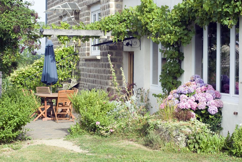 Saint-Symphorien-des-Monts La Nesliere Chambres D'Hotes Bio المظهر الخارجي الصورة
